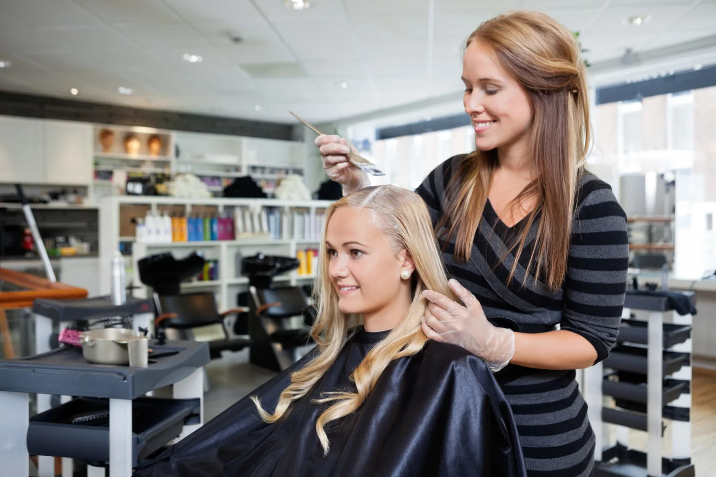 What happens to the hair, when you apply hair bleach?