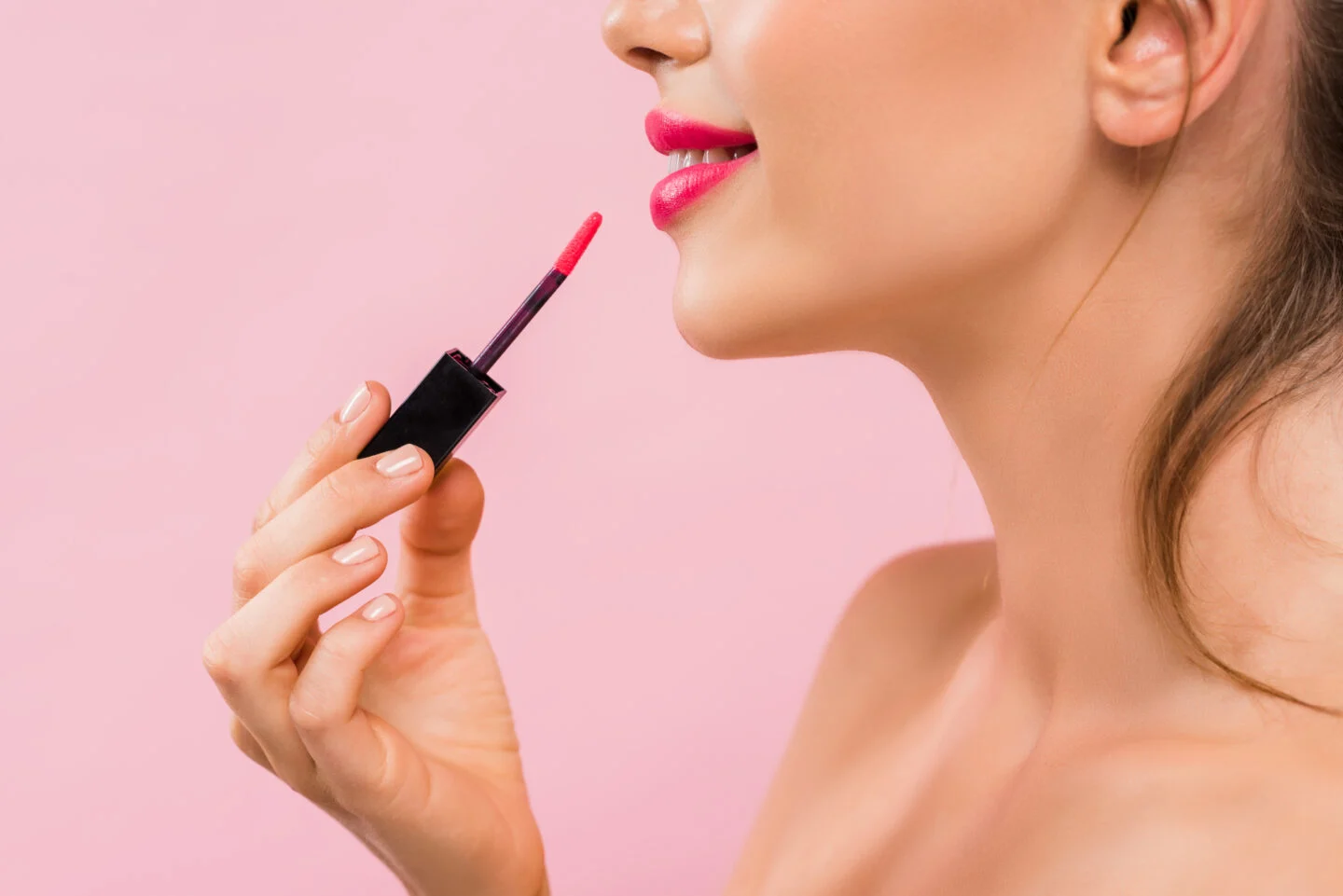 How long can a lipstick stain last on the lips?