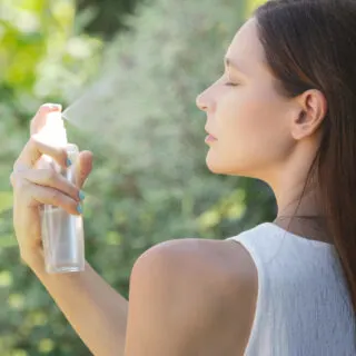 Why are setting sprays drying on the skin?