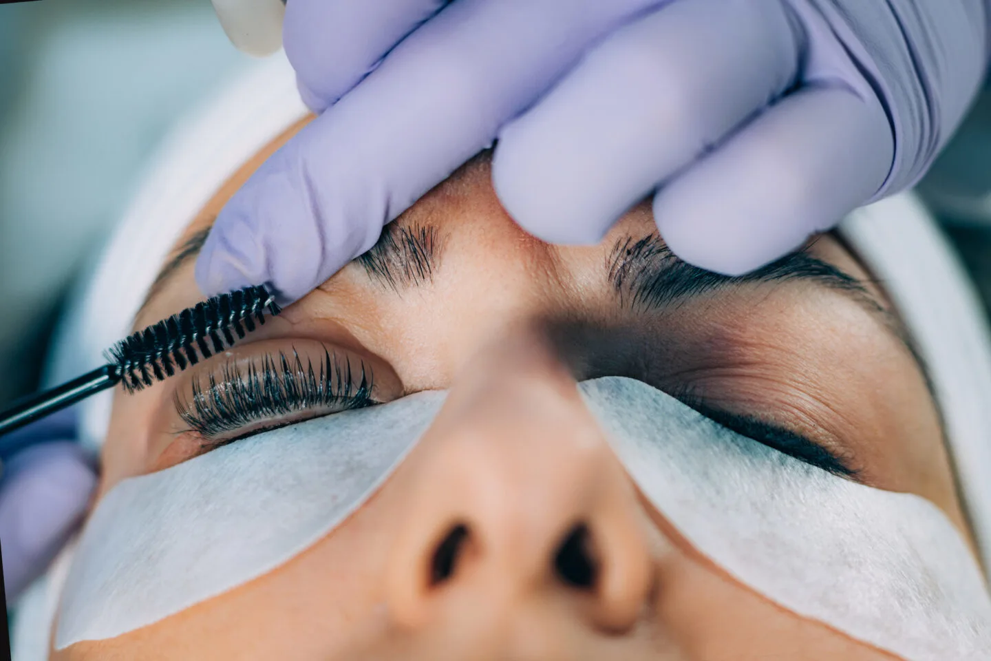 How can you reverse a lash lift?
