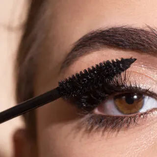 My Eyelashes Won't Hold A Curl - But Why?! [Top Reasons]
