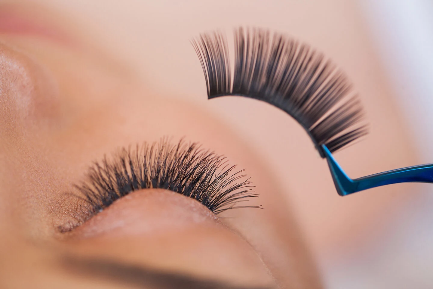 Tips On How To Get Eyelash Glue Off Your Eyelids