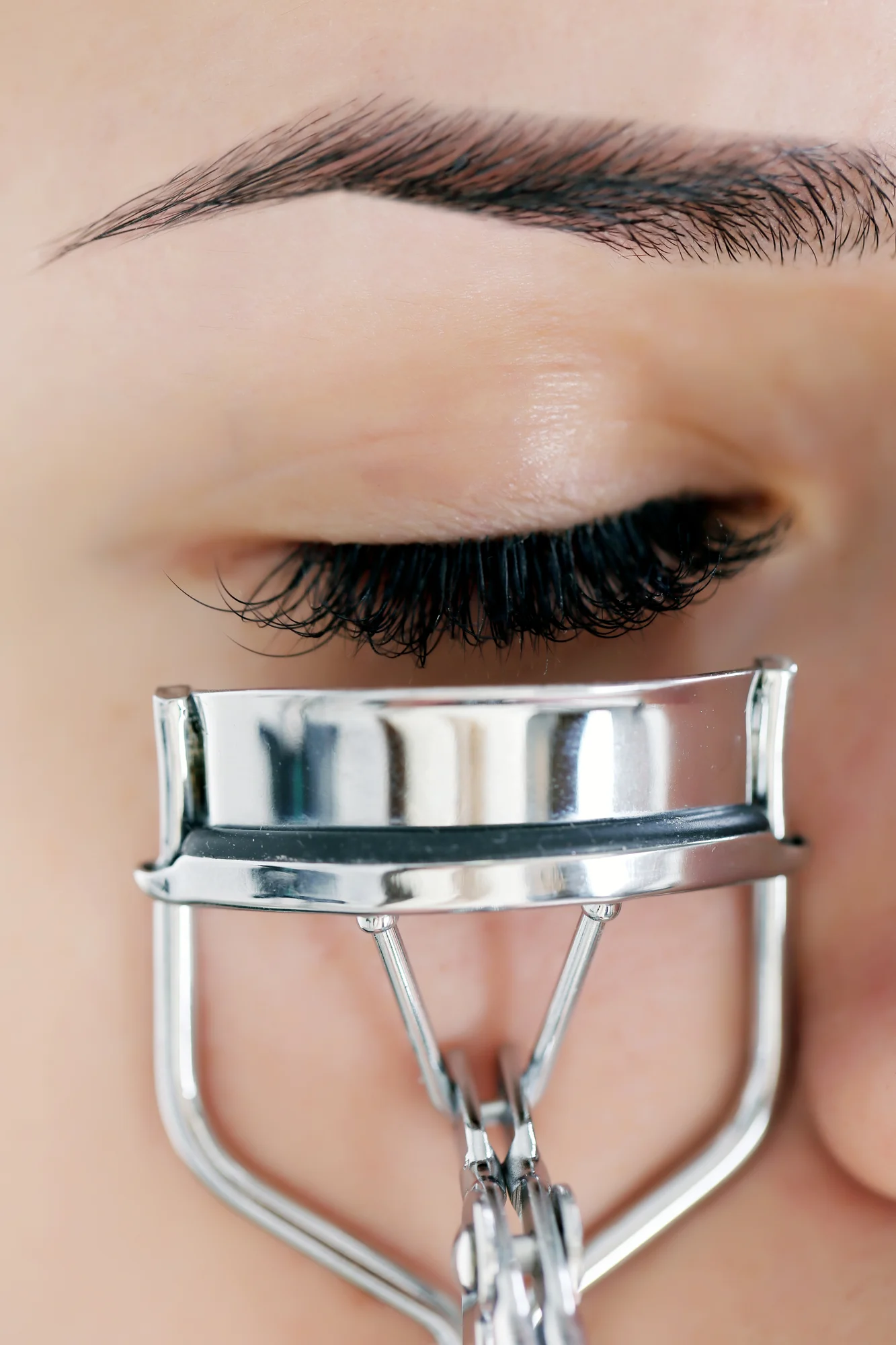 Wat komt eerst Wimperkruller of mascara