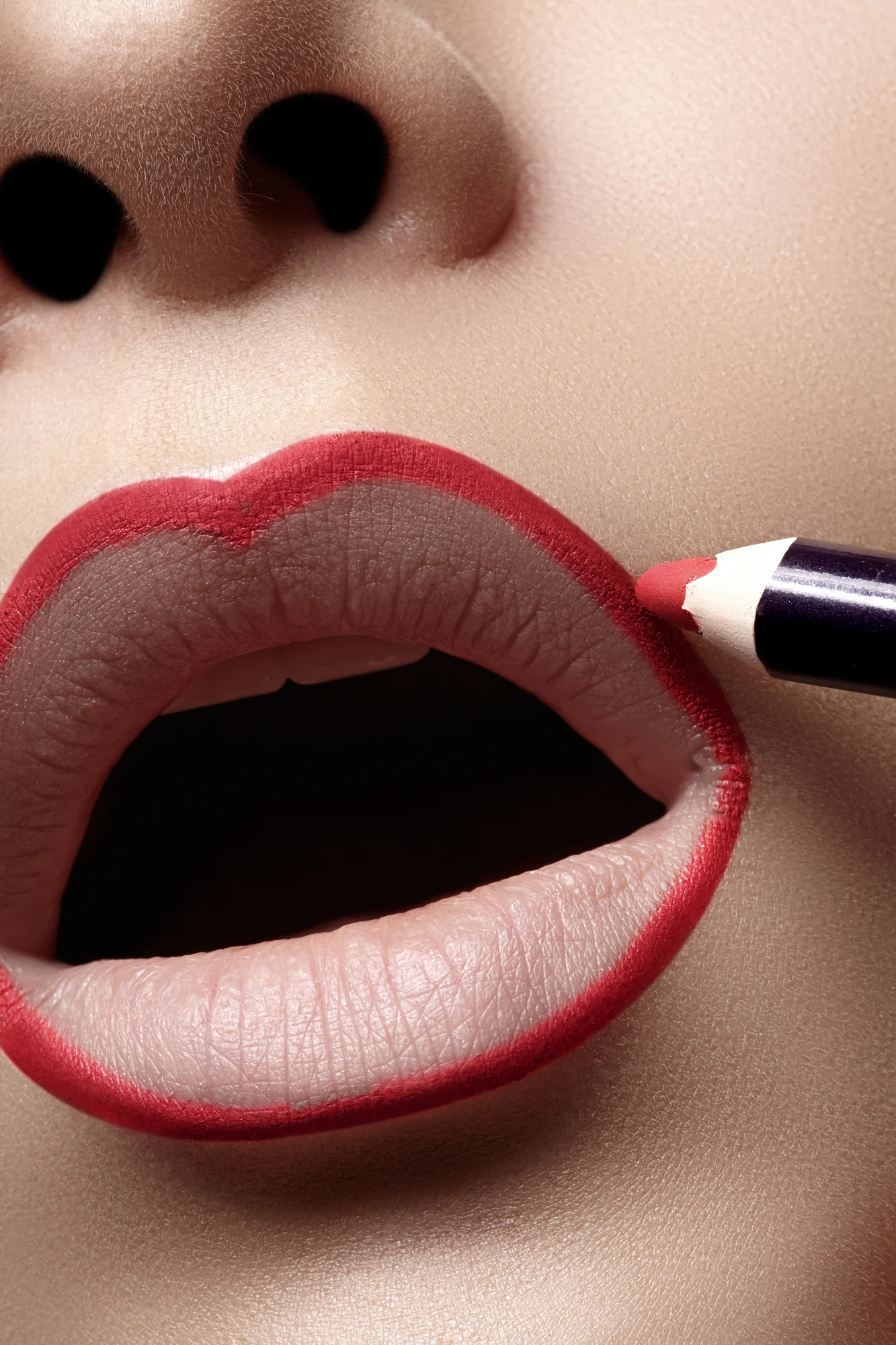 What Does A Lip Liner Do? [Top Benefits Of Using Lip Liners] 2023