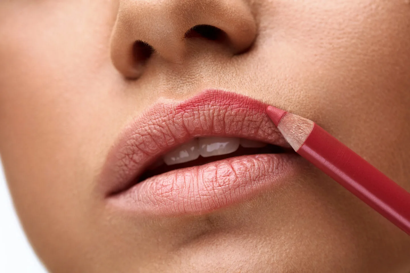 What Does A Lip Liner Do? [Benefits Of Using Lip Liners]