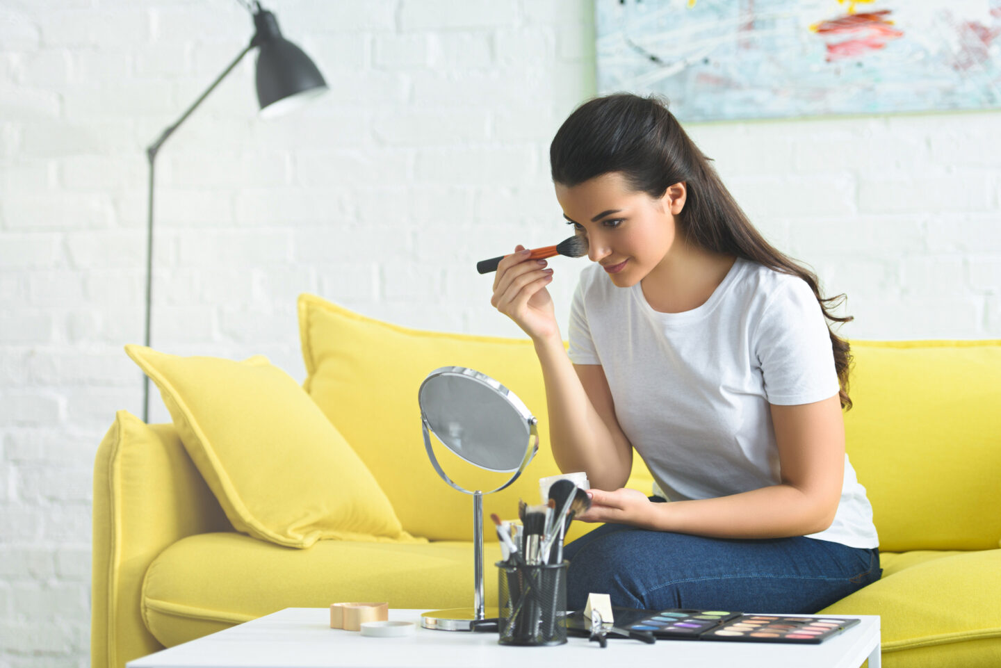 Pressed powder vs loose powder - which is better for setting your makeup?