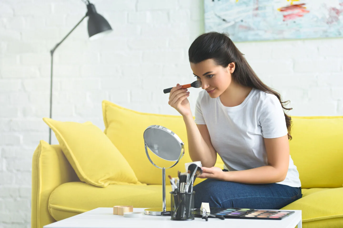 Pressed powder vs loose powder - which is better for setting your makeup?