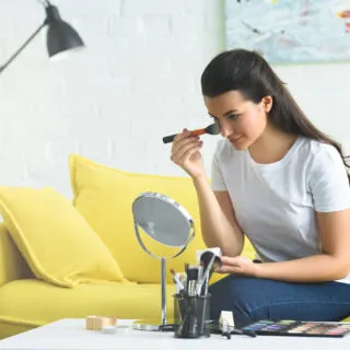 Pressed powder vs loose powder - which is better for setting your makeup?