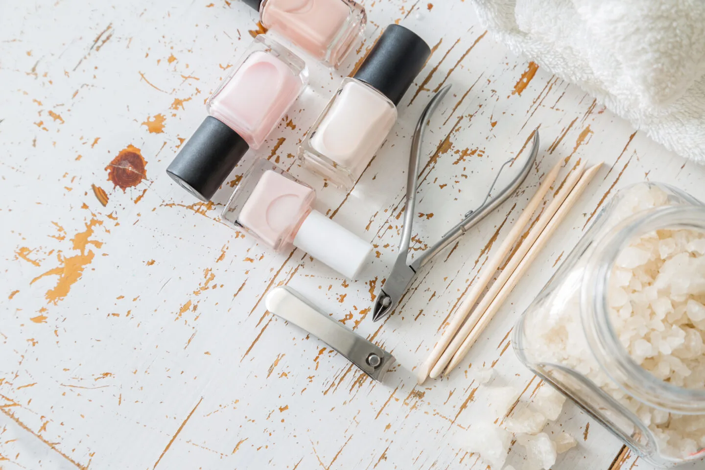 How to make your own nail dehydrator?