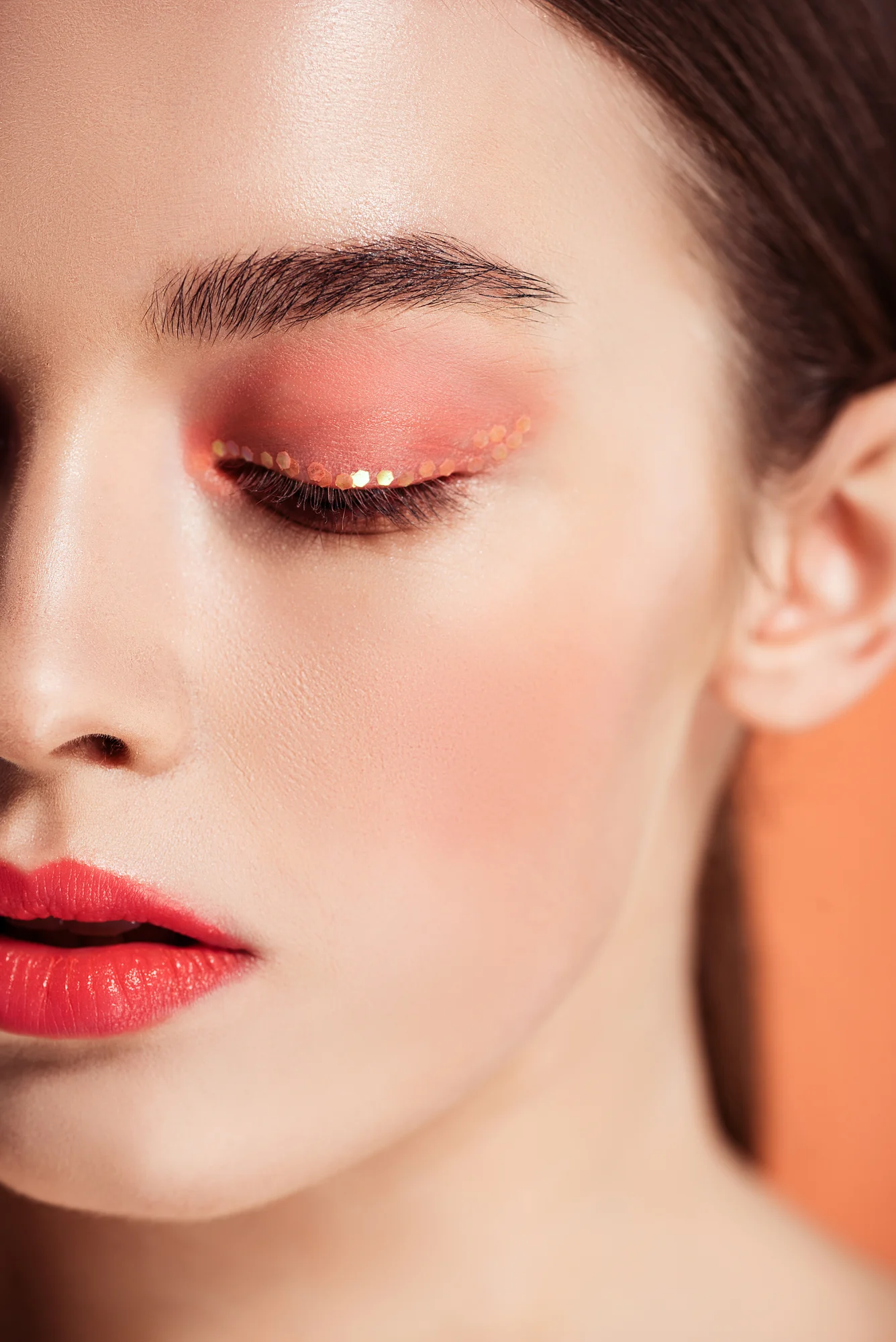 How can I make my eyelashes look good without mascara?