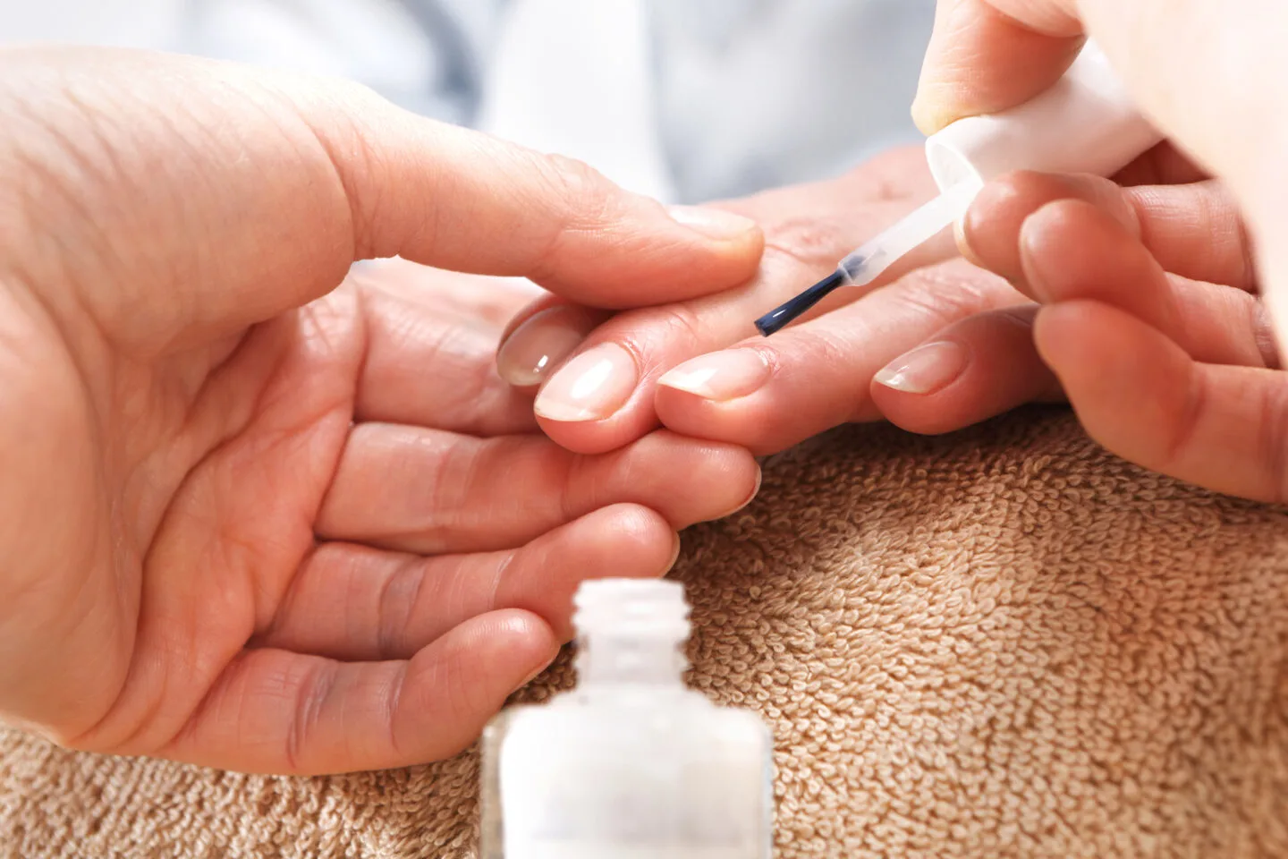 Will Sitting Under The Sun Help Dry Gel Nails?