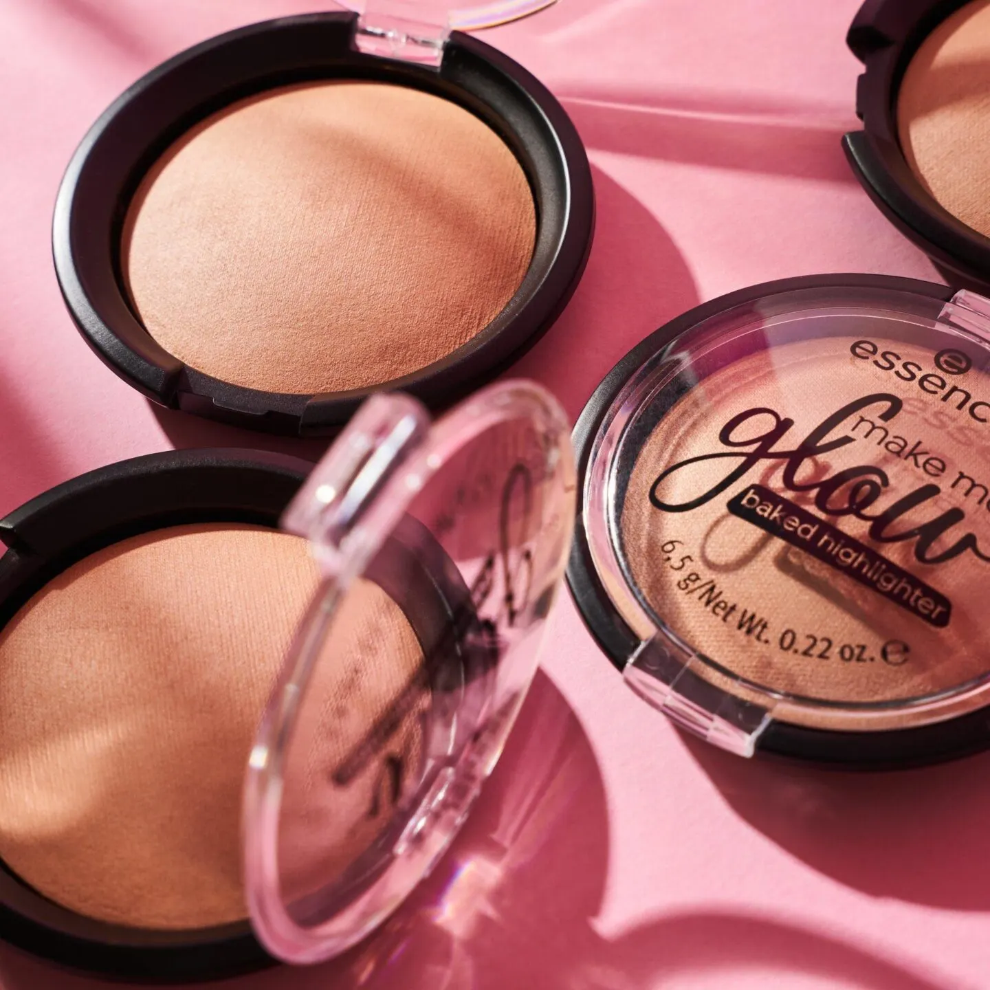 Essence Make Me Glow Baked Highlighter [Swatches, Claims + More]