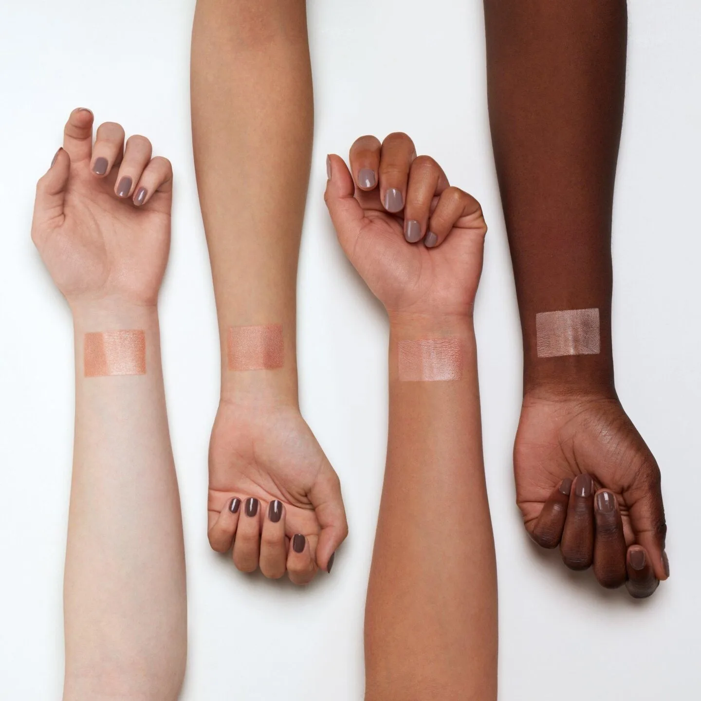 Essence Make Me Glow Baked Highlighter [Swatches, Claims + More]