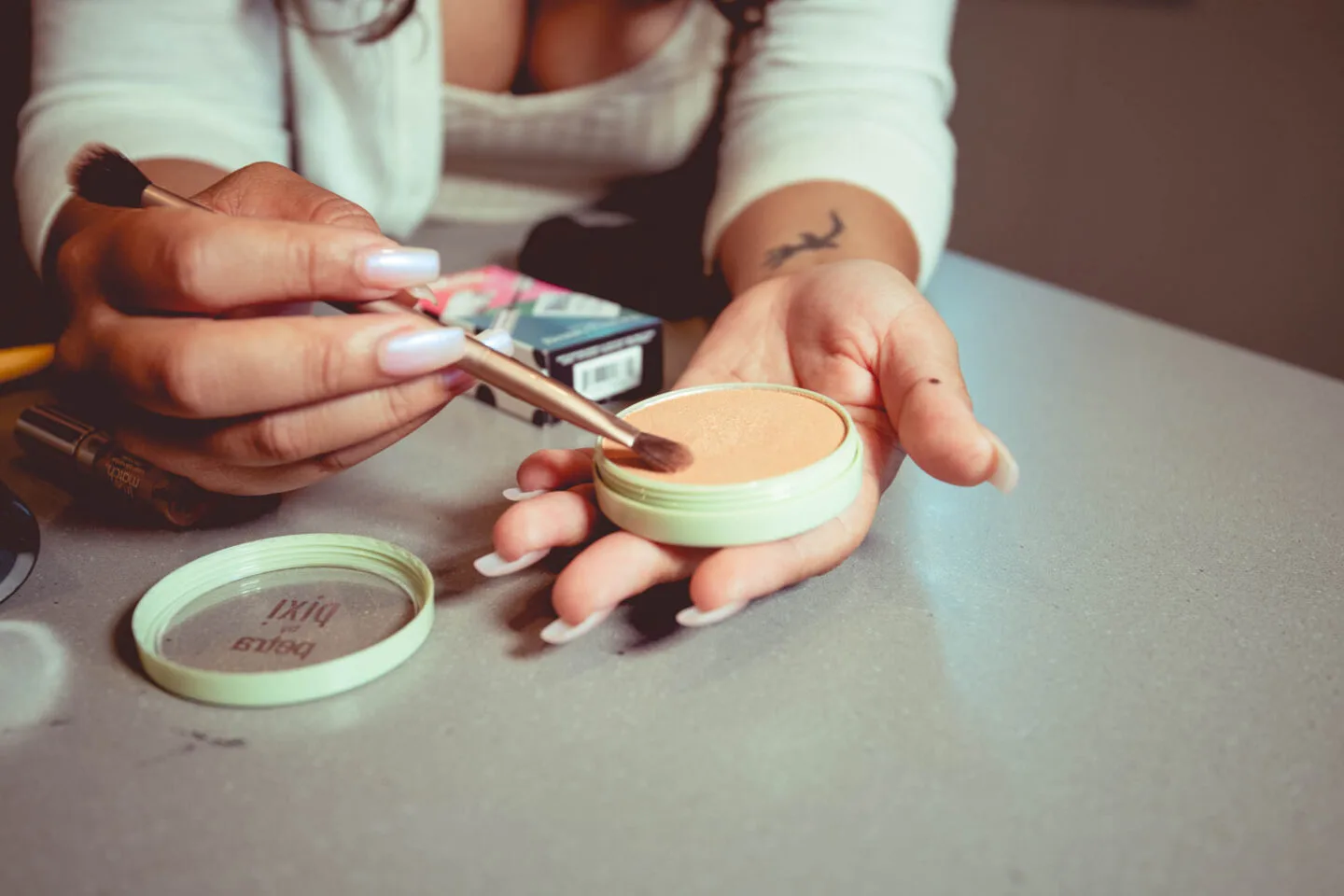 Will Press on Nails Come Off in Water?