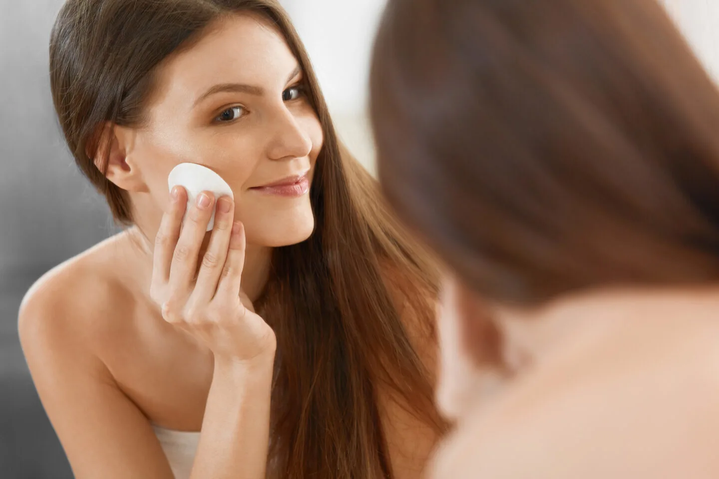 Tips for Wearing Makeup While Taking Accutane