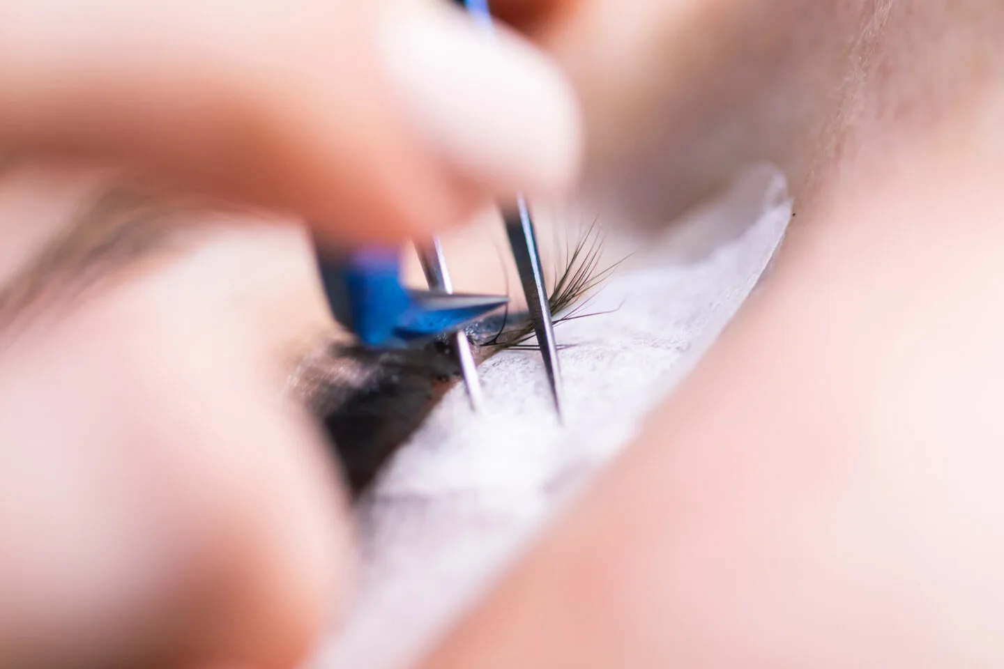 How to Clean Lash Extensions Without Lash Shampoo?