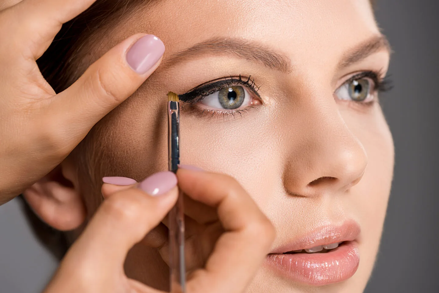 Does Felt Tip Eyeliner Work for Hooded Eyelids?