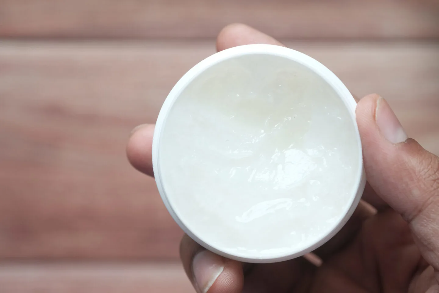 How Should You Use & Apply Vaseline?