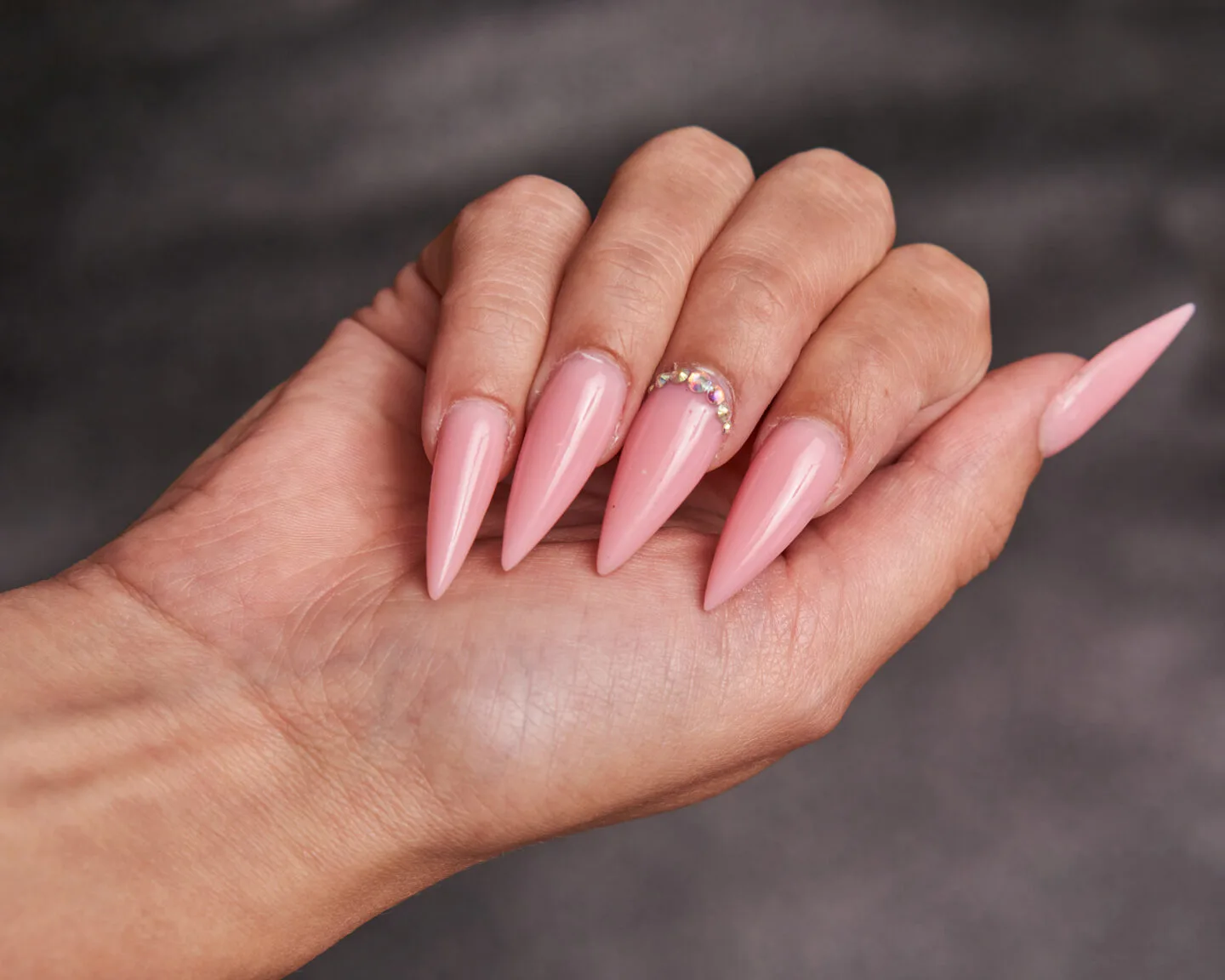 Why Do Acrylic Nails Hurt? [Answered] (March 2023)