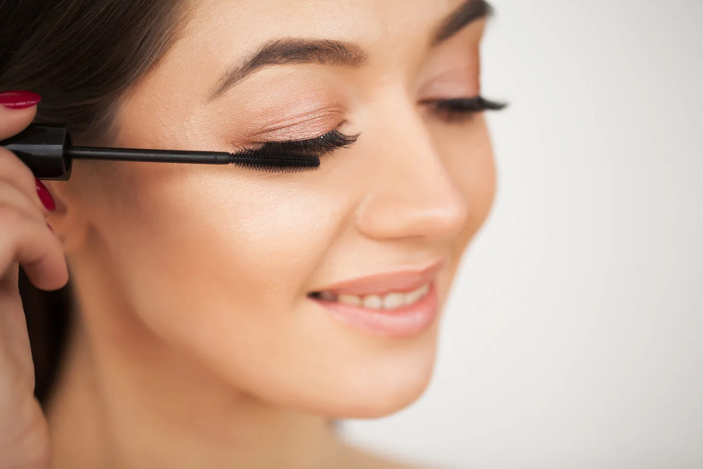 Yeux Tres Rouge Apres Extension De Cils Pourquoi la moitié inférieure de l'œil est-elle rouge après les extensions  de cils ? [La vérité révélée] (mars 2023)