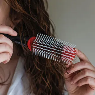 What Types Of Shampoos Are Best For Frizzy Hair?