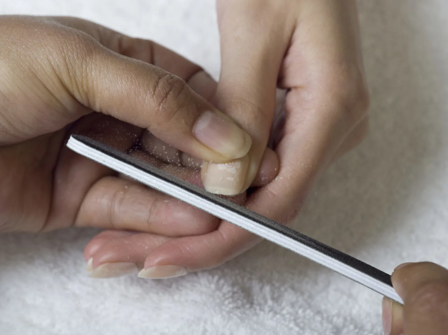 How to Take Off Acrylic Nails With Vinegar