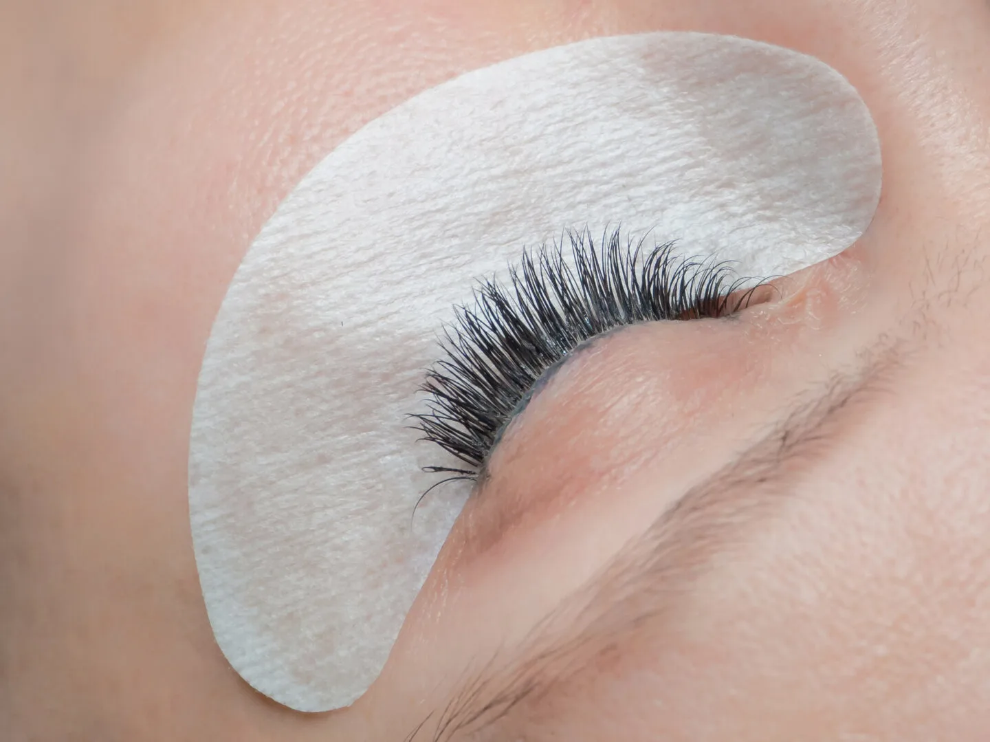 What Are the Best Eyelash Extensions that Last the Longest?