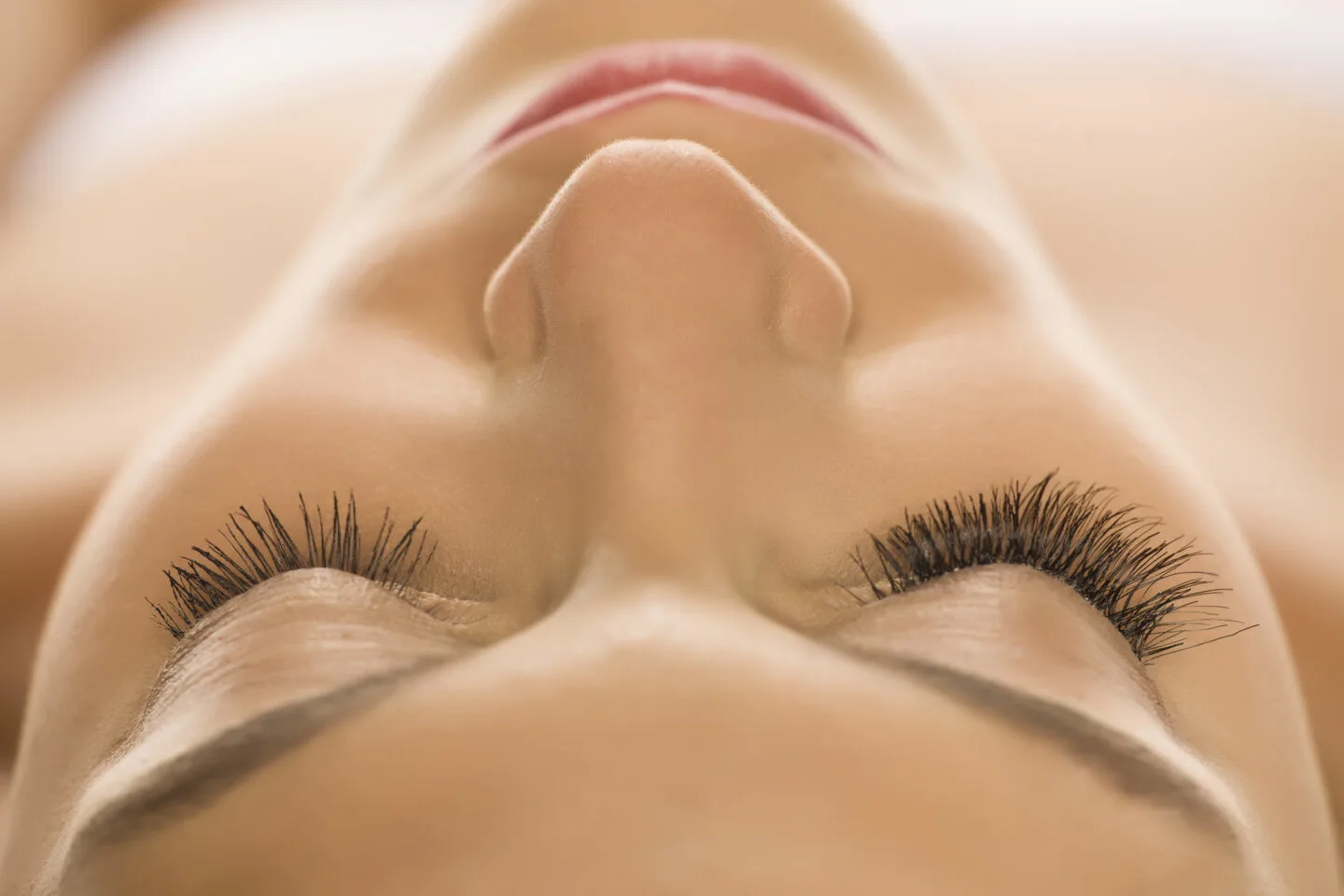 Reasons For Eyelash Extensions Falling Off Next Day
