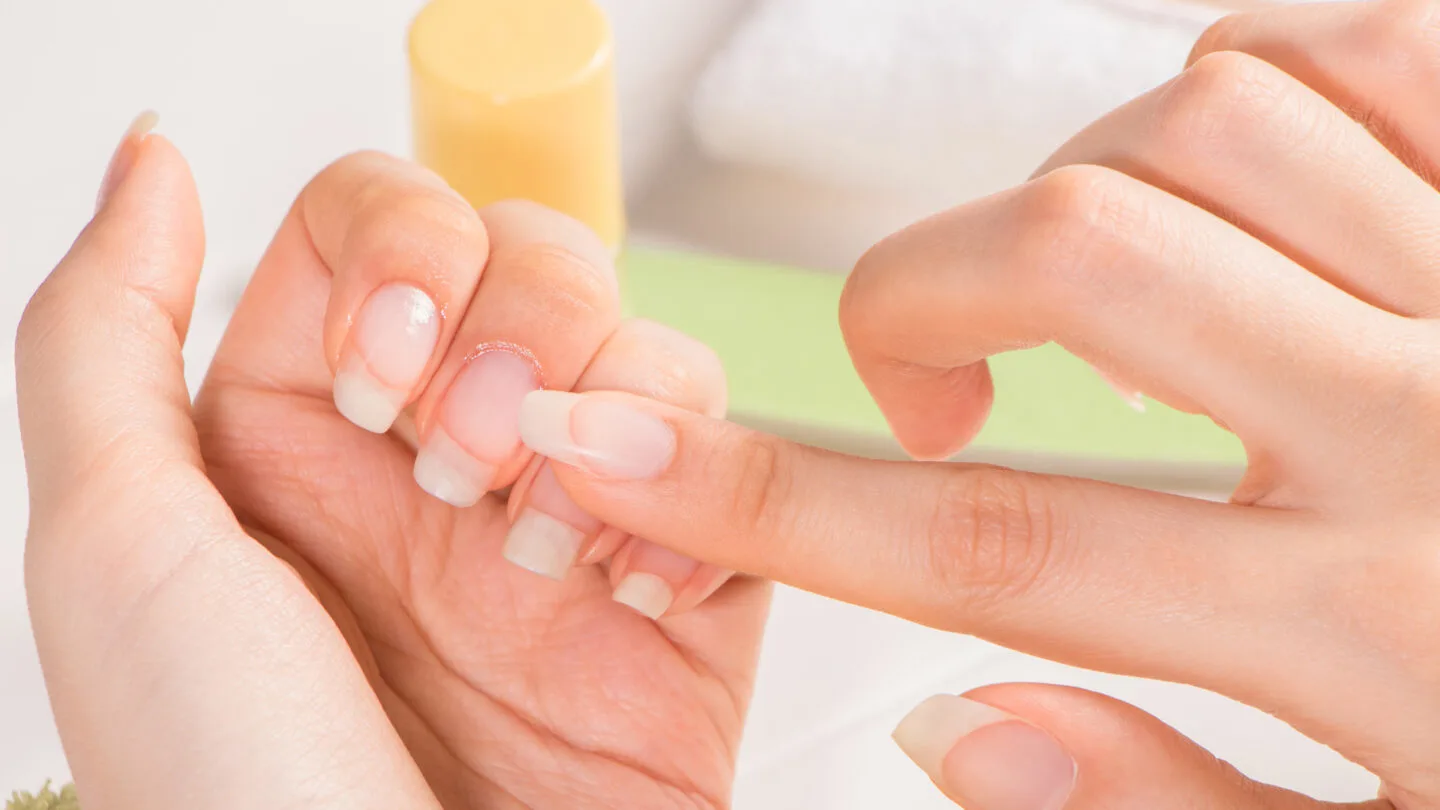 Why Do My Cuticles Itch? [What Does It Mean?] (March 2023)