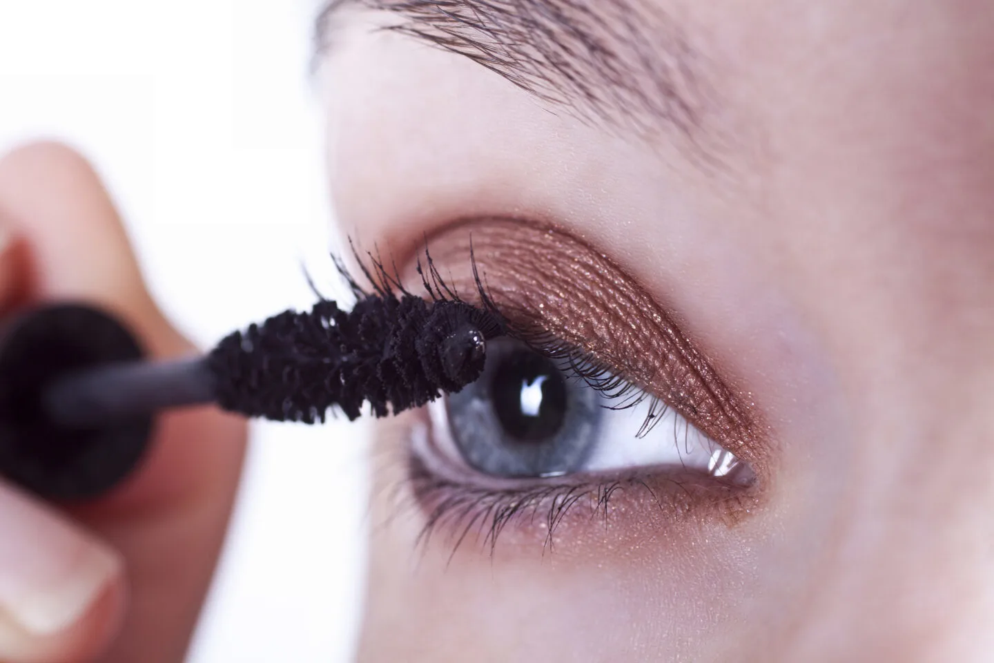 Are Your Eyelashes And Eyebrows The Same Color?