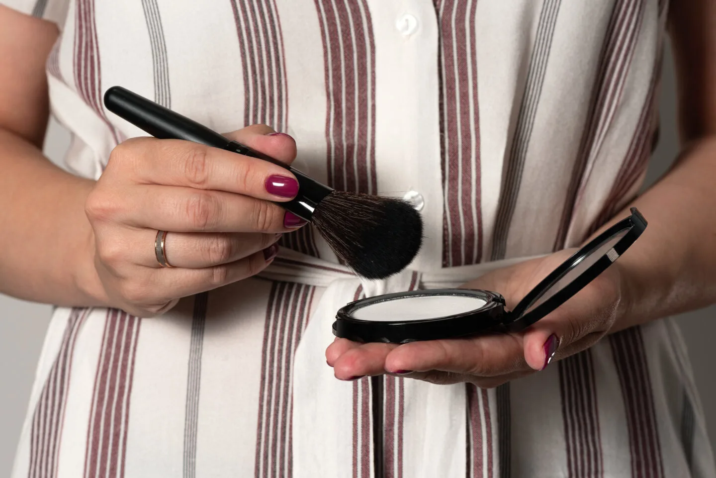 What Is The Difference Between Regular Setting Powder and Translucent Powder?