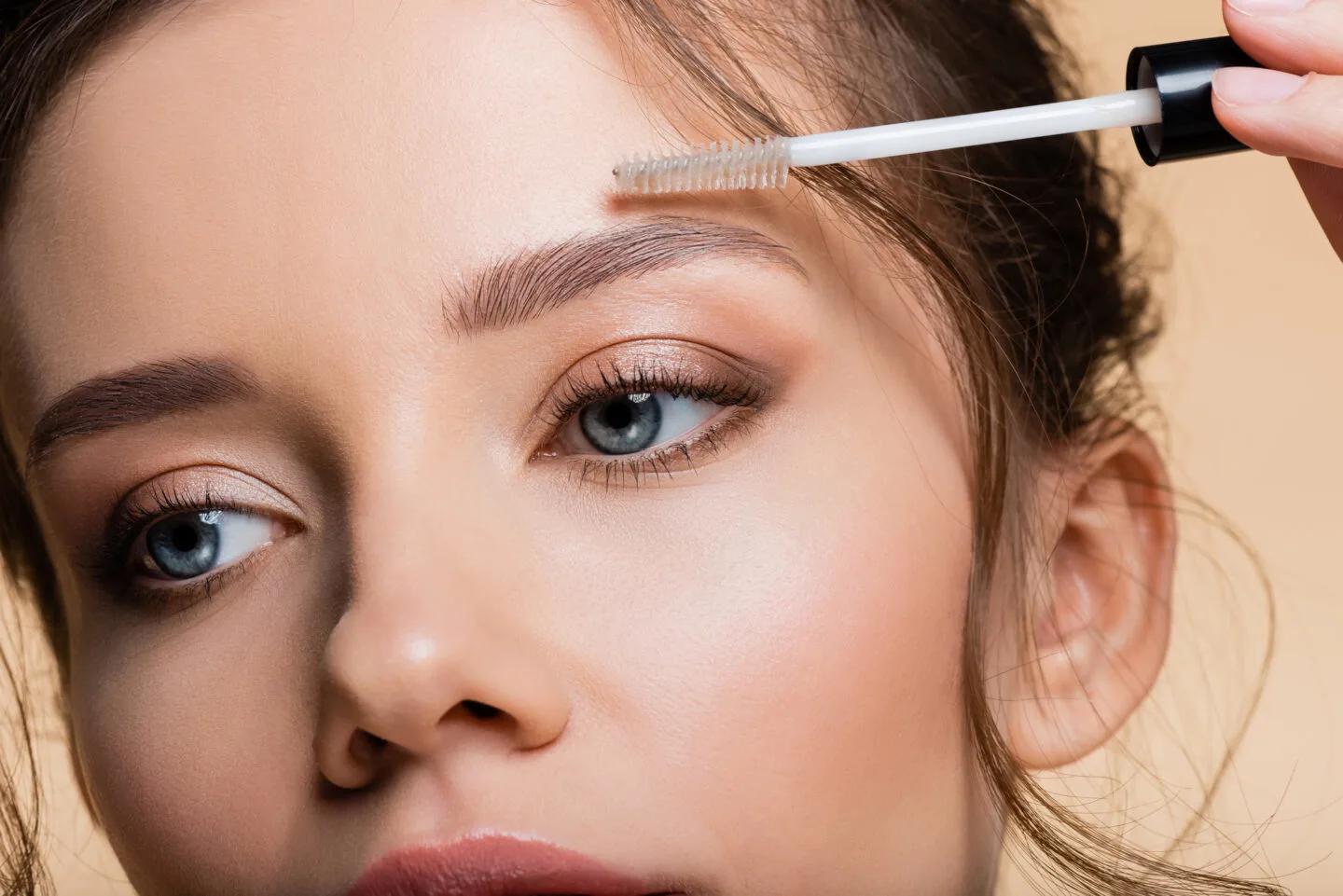 How To Apply Vaseline To Your Eyebrows?