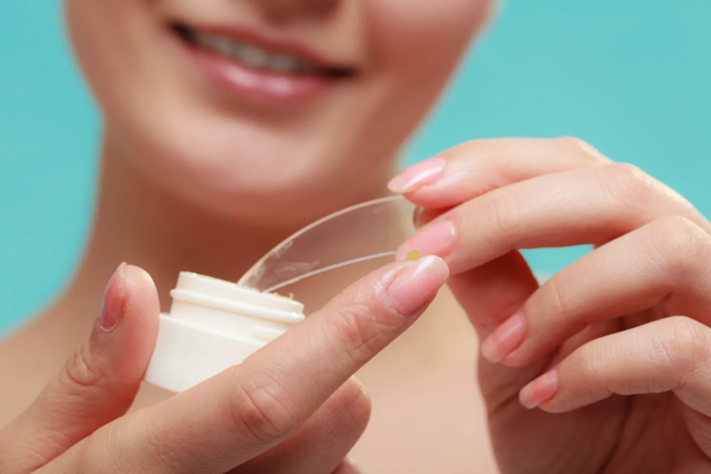 How to Tell if Vaseline is Working on Your Eyebrows