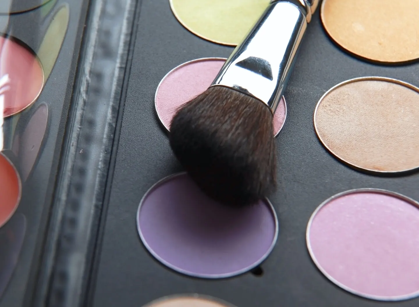 What Is The Best Way To Store Eyeshadow Palettes?