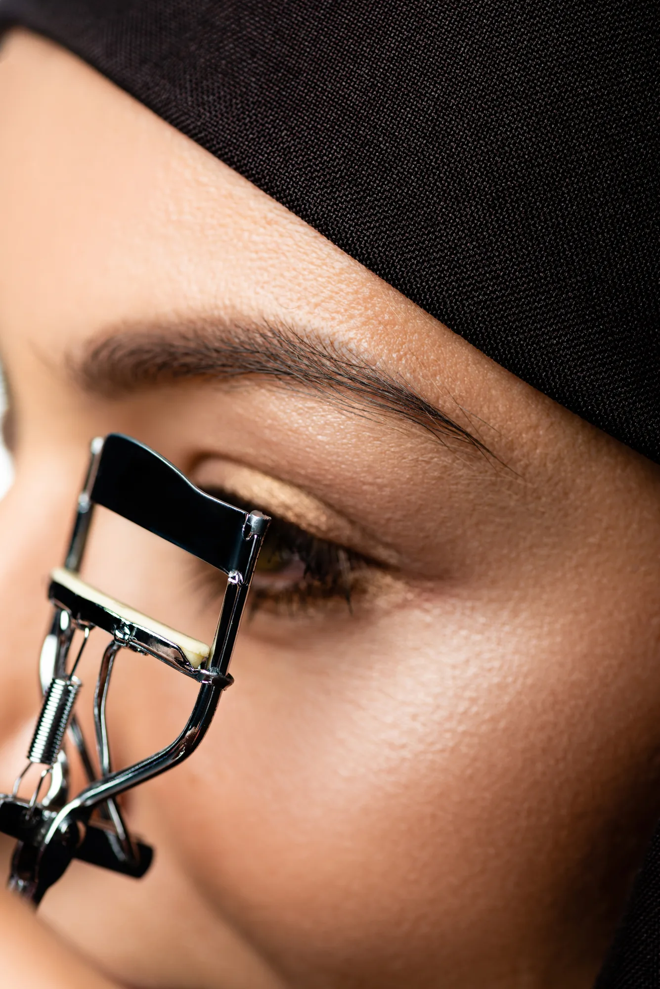 How to Curl Your Eyelashes without Curler?