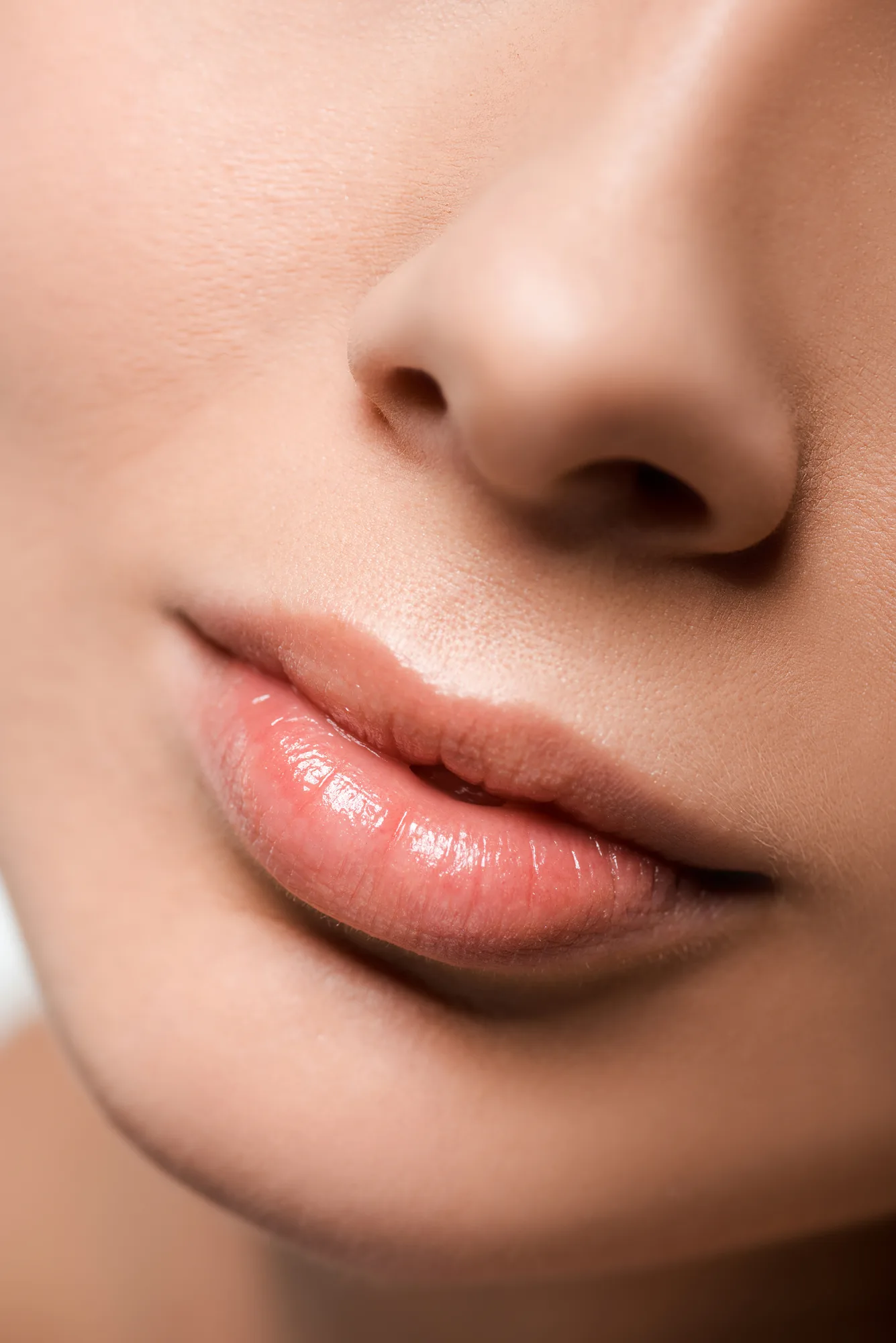 Why Does Lip Gloss Wear Off The Lips Quickly?