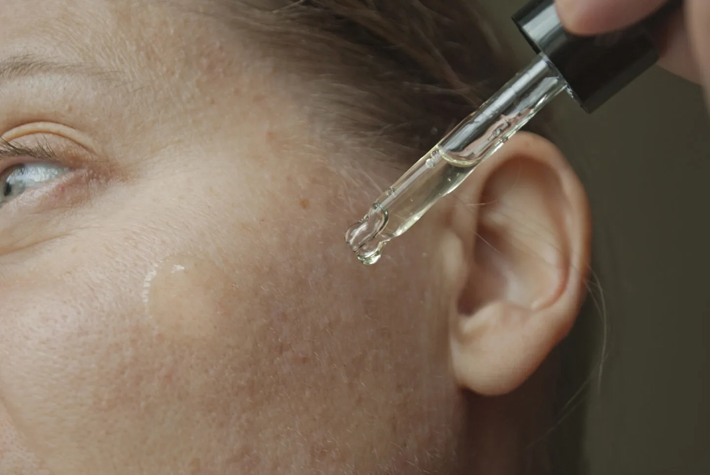 How to Dilute Tea Tree Oil for Eyelash Mites?