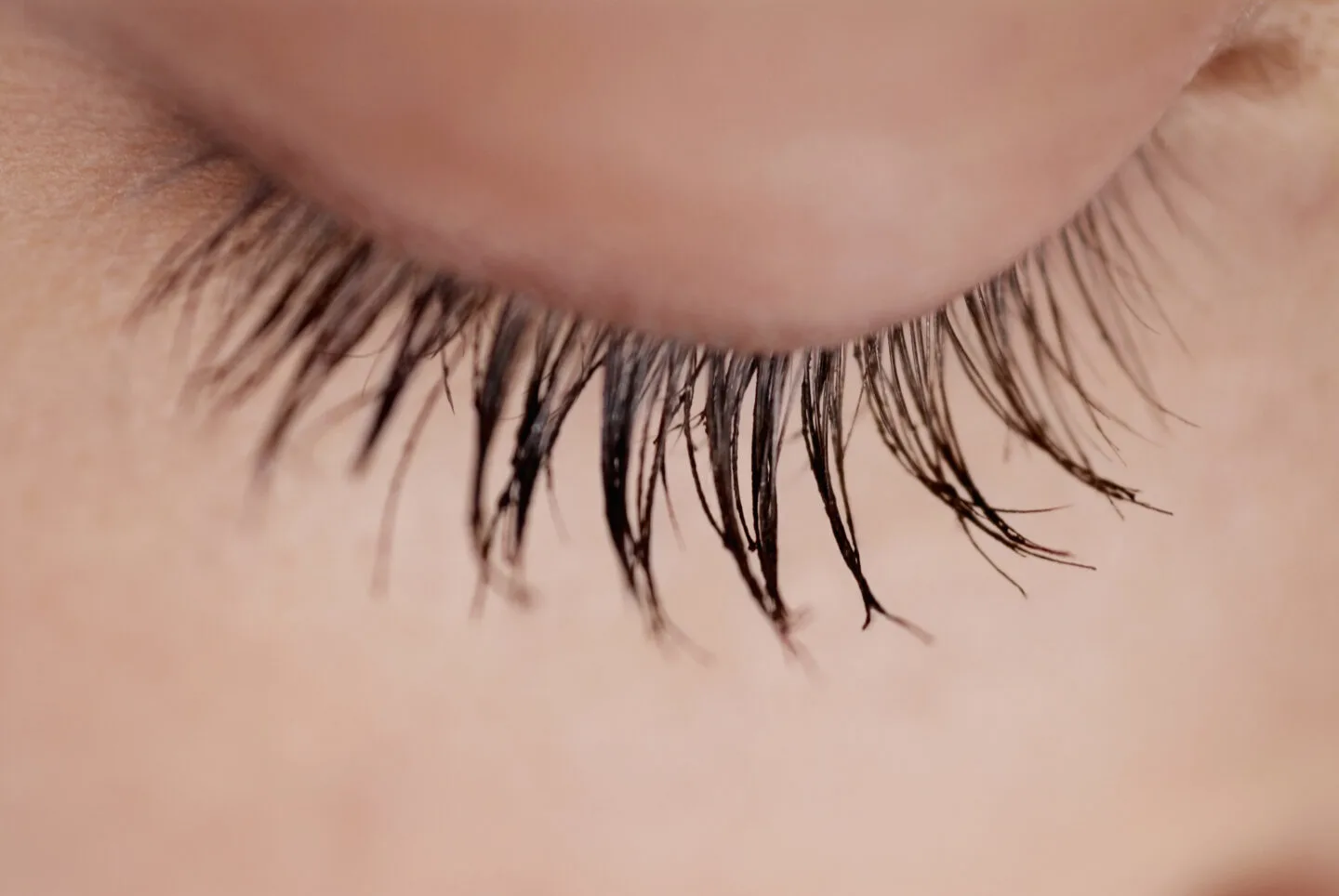 What Are The Benefits of Long Eyelashes?