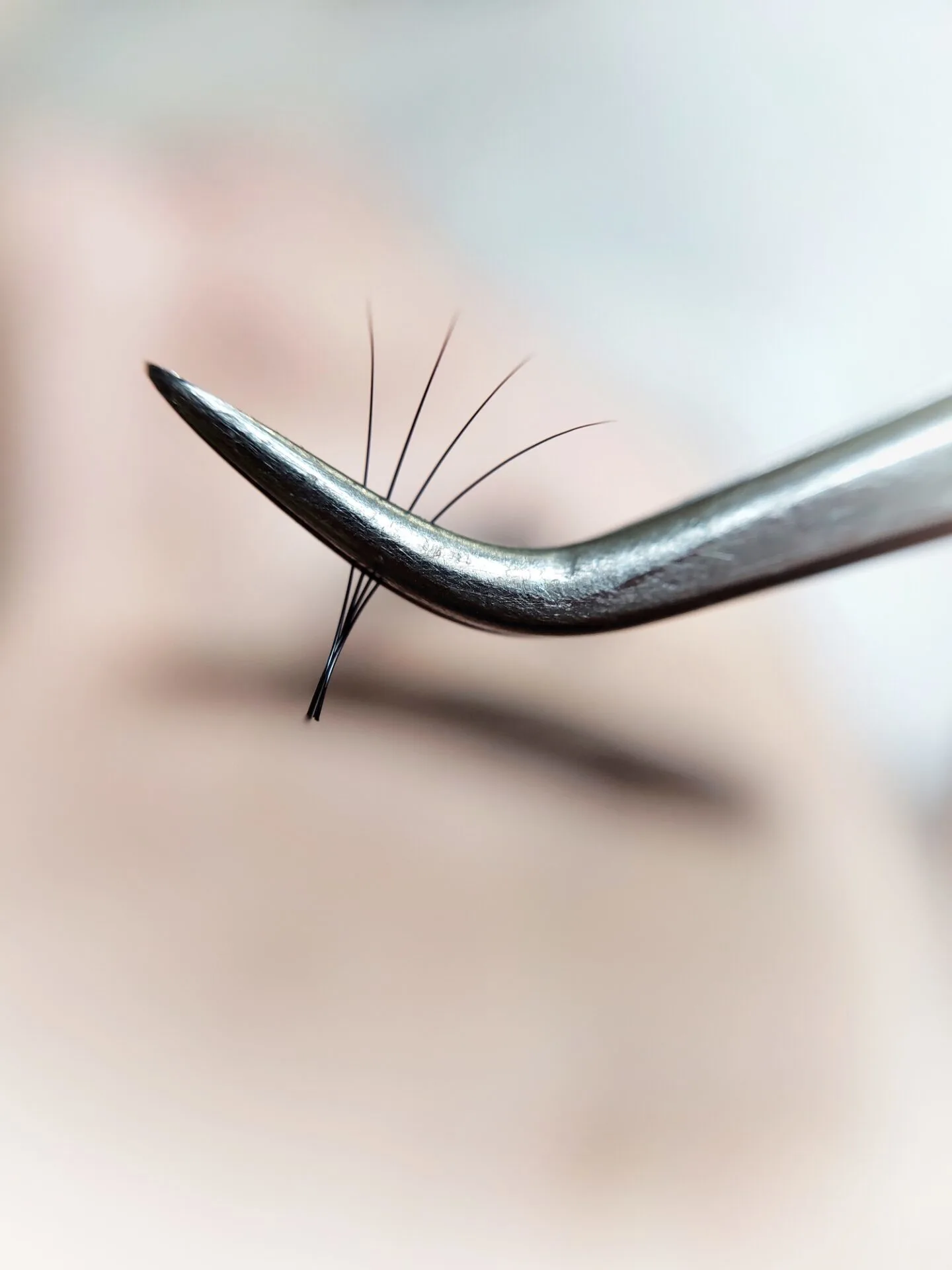 Best Tips To Trim False Lashes For The Perfect Fit