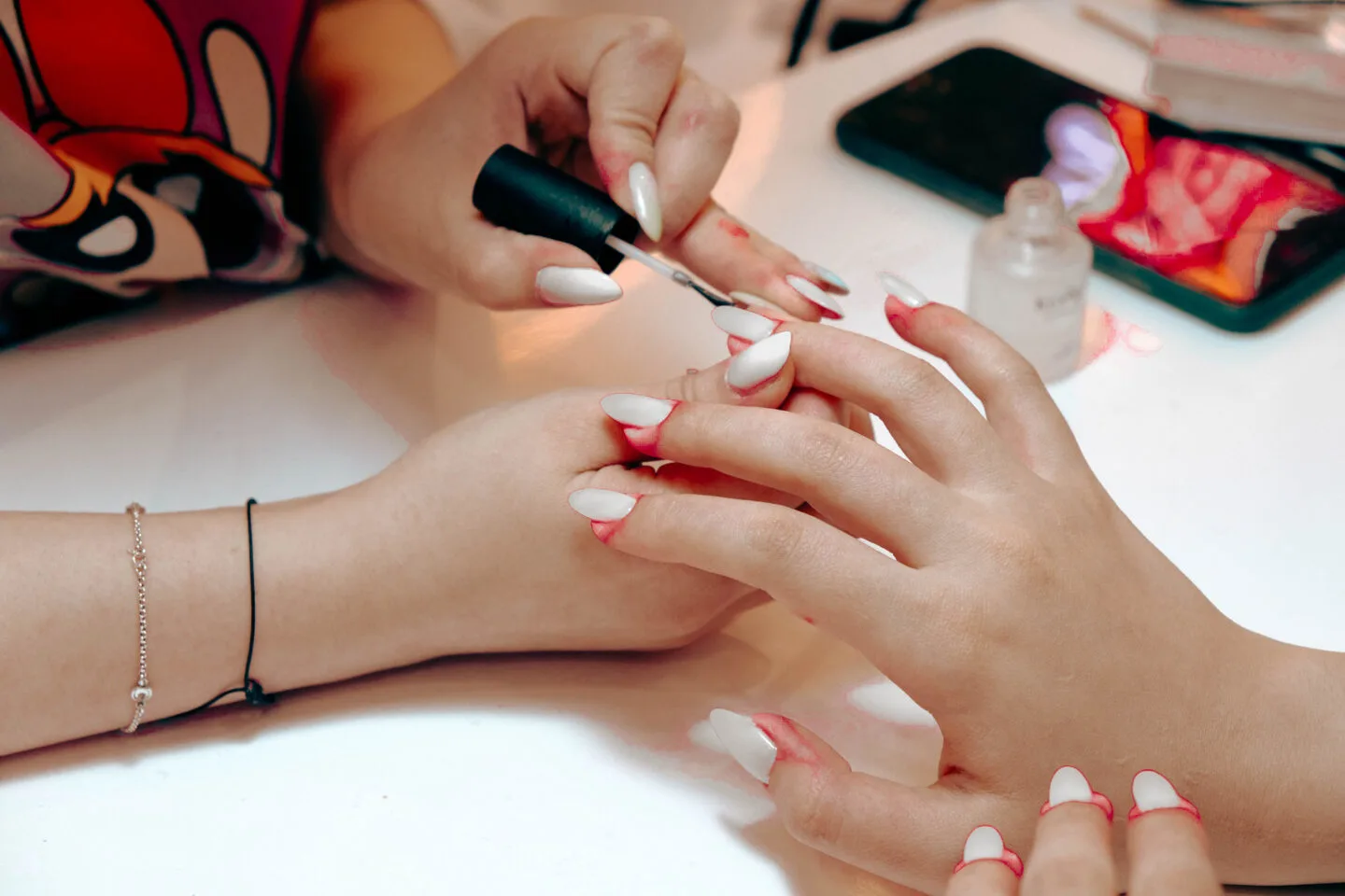 Can I Put Nail Polish Under Glue On Nails?