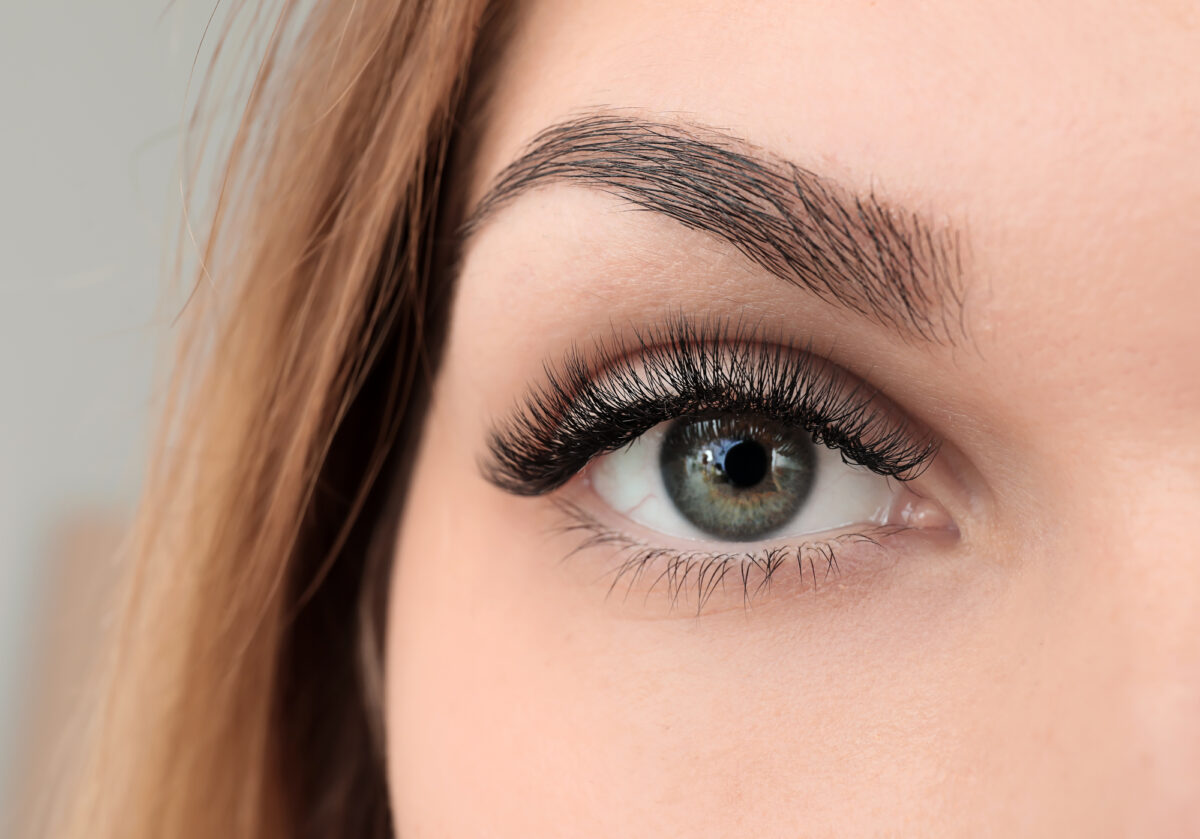 Is Vaseline Bad For Your Eyelashes? [Eyelash Growth Hack]