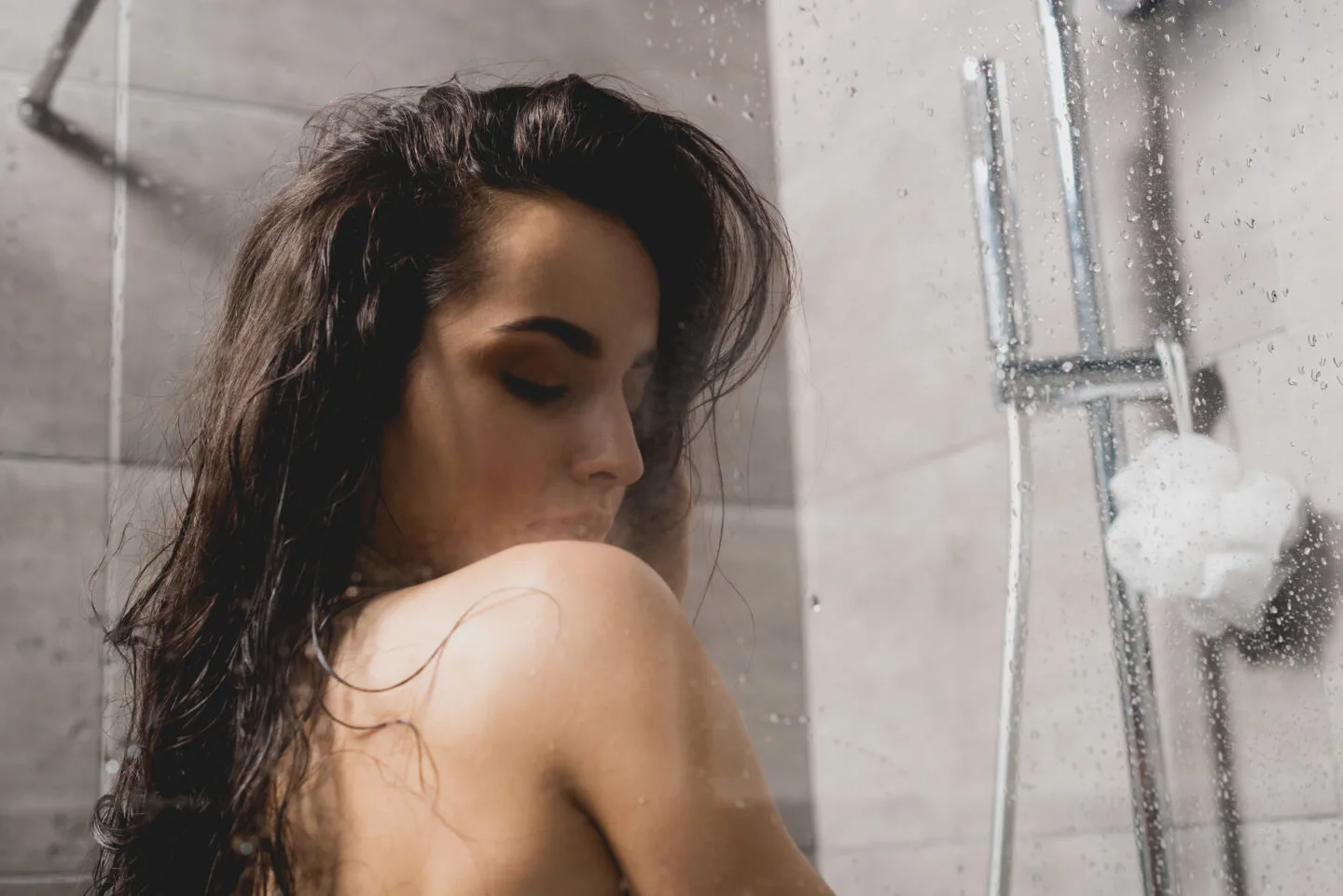 How Does Hot Water Cause Skin To Peel?