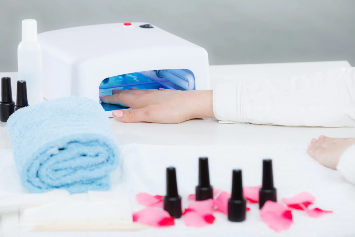 What Can You Use To Stick Down Press On Nails Without Glue?
