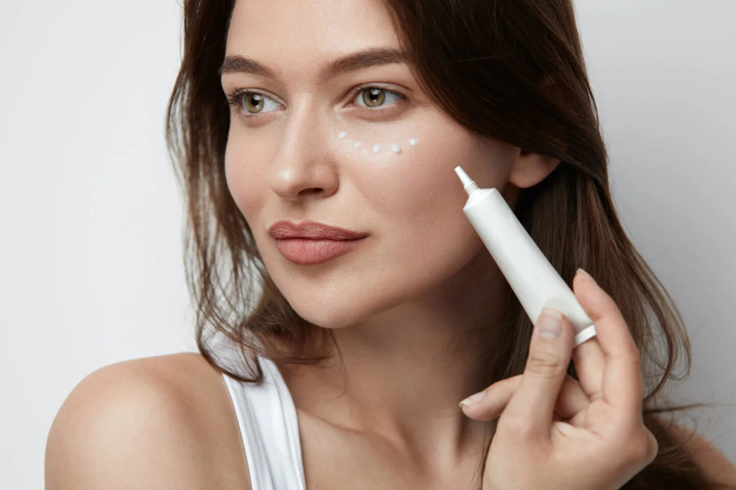 How To Minimize Wrinkles Under The Eyes?