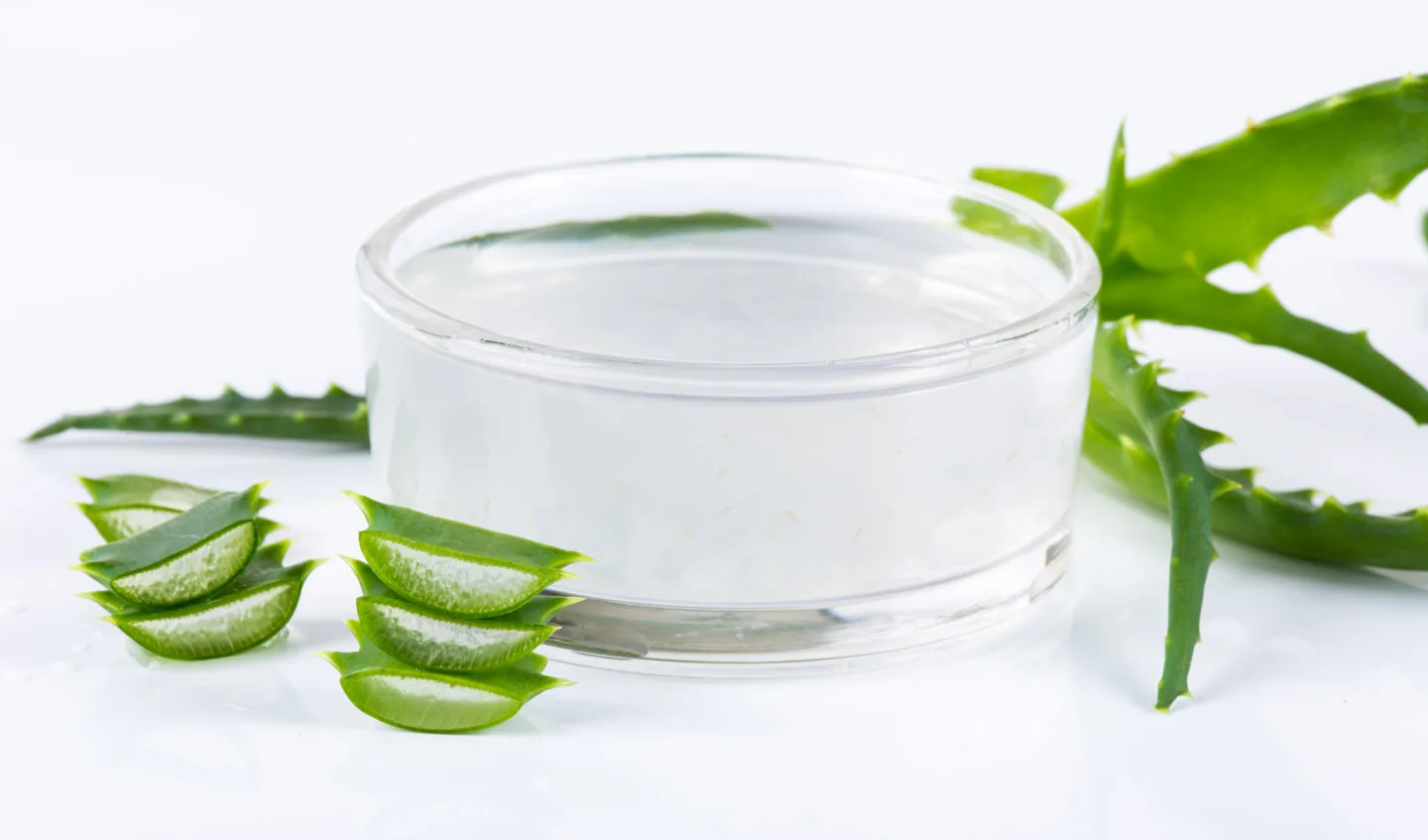 How To Use Aloe Vera And Tea Tree Oil For Treating Pimple Marks