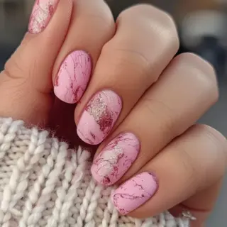 These nails feature a beautiful interplay of light and dark pink shades, enhanced by a marbled effect and glitter highlights. The combination of textures and colors creates a sophisticated and modern look, ideal for any occasion.