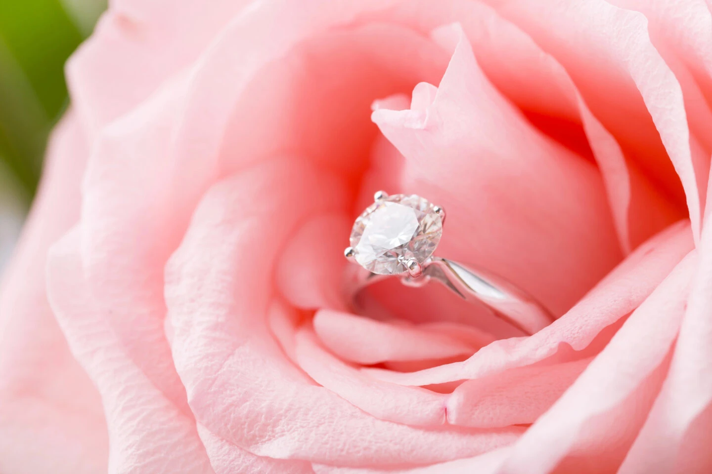 What Makes Moissanite A Beautiful Alternative To Diamonds 1 What Makes Moissanite A Beautiful Alternative To Diamonds