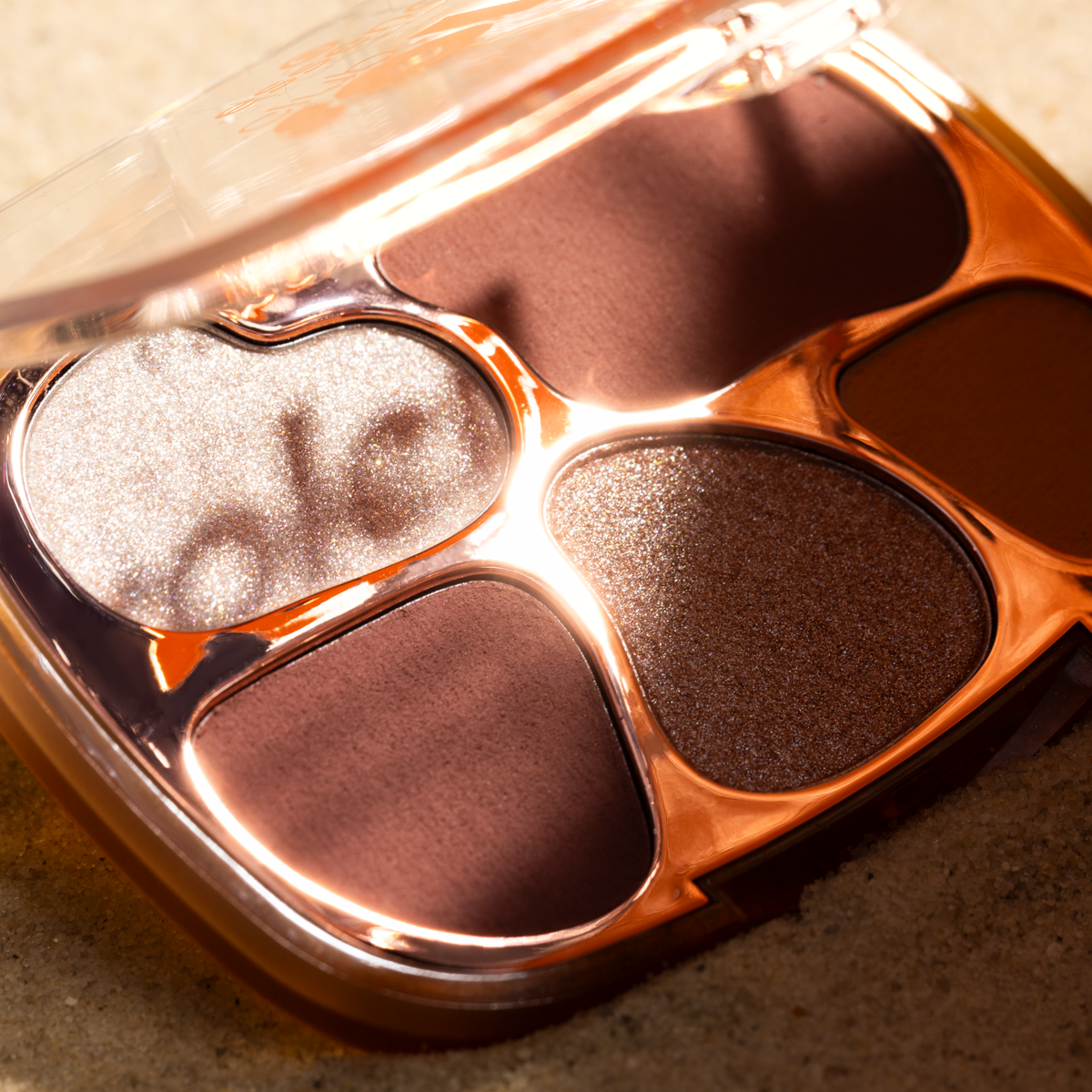 Essence Club Soleil Summer Collection 12 Essence Club Soleil Eyeshadow Palette in 01 Soleil? Say no more!